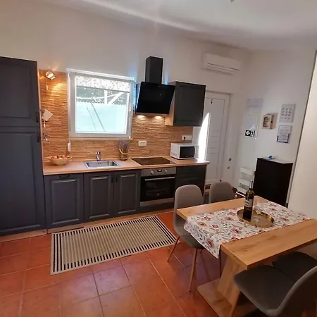 Strandnahes Kleines Mit Terrasse By Interhome * Silo (Krk)