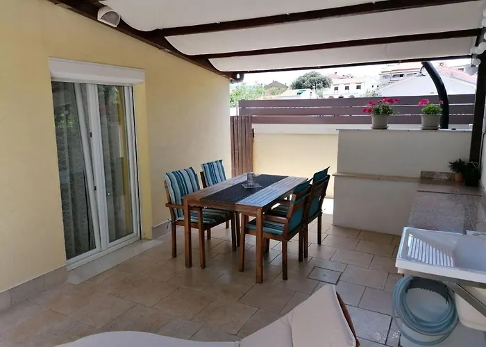 Strandnahes Kleines Mit Terrasse By Interhome Silo (Krk)