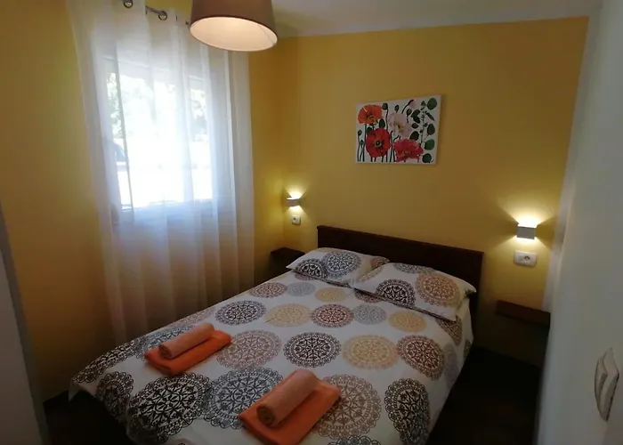 Holiday home Strandnahes Kleines Mit Terrasse By Interhome *