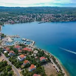 Strandnahes Kleines Mit Terrasse By Interhome Σπίτι διακοπών Šilo