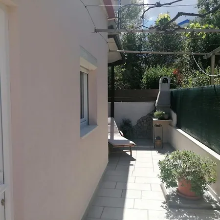 Strandnahes Kleines Mit Terrasse By Interhome Case de vacanță