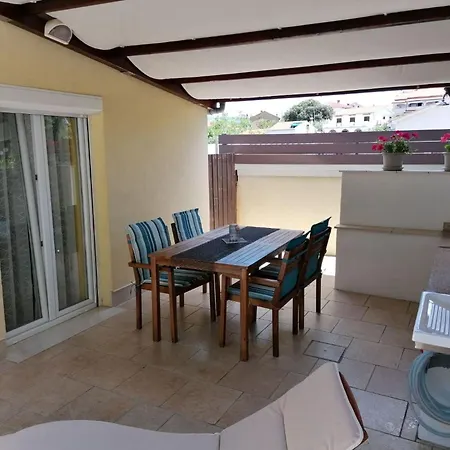 Strandnahes Kleines Mit Terrasse By Interhome Šilo