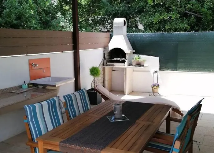 Strandnahes Kleines Mit Terrasse By Interhome Case de vacanță